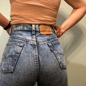 Vintage high rise Levi mom jeans